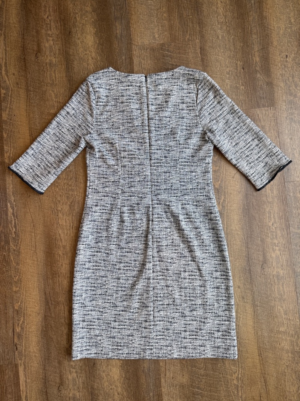 Banana Republic Women’s Classic V-Neck Black and White Sheath Dress Size Medium - Picture 8 of 11